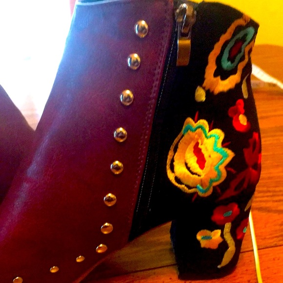 Studded leather and velvet Flowered ankle boots - Picture 5 of 6